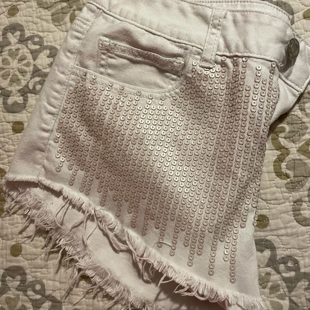 White denim shorts w/ sequin detail 🌼